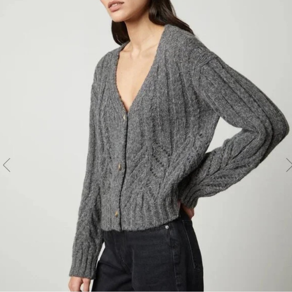 Velvet by Graham Spencer super soft grey sweater EUC